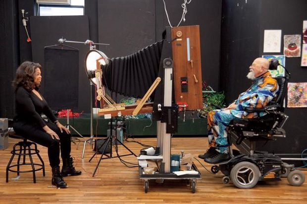 Chuck Close shoots Oprah Winfrey for Vanity Fair. Photography by Myrna Suarez for Vanity Fair.
